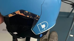 Gezeichnet: Der Helm von Dario Caviezel ist nach seinem Sturz beschädigt. 