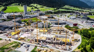 Grossbaustelle in Chur West: Dank optimierter Planungen und im Frühling gut gefüllter Materiallager in den Werkhöfen kann der Betrieb noch aufrecht erhalten werden. 