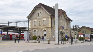 Tatort: Der Bahnhof ist einer der beiden Orte in Uznach, wo der Jugendliche das Rauschgift gekauft hat.